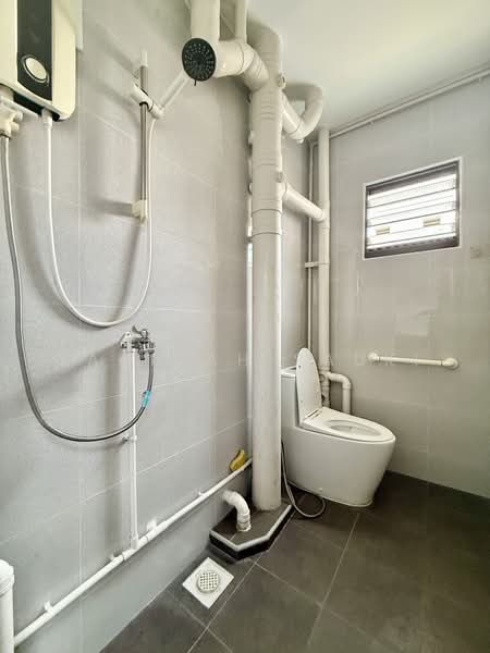 219 Petir Road, 219 Petir Road, 2 Bedrooms, 786 sqft, HDB Flat For Sale, by Zahidah Sauki, 500221879 - Bathroom - PropertyGuru.com.sg