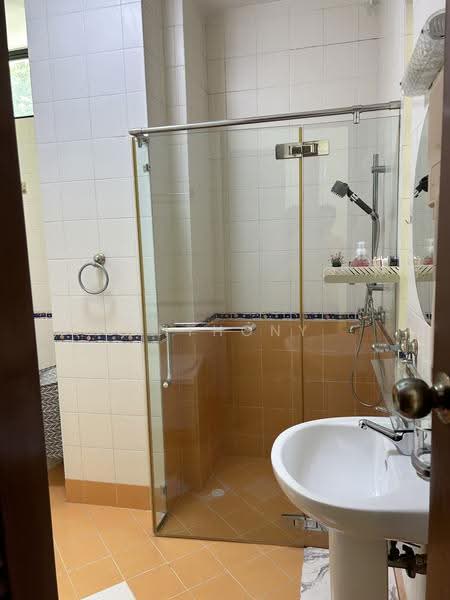 Clementi Park, 123 Sunset Way, Clementi Park / Upper Bukit Timah, Room Rental, 200 sqft, Condominium For Rent, by Anthony Lee, 500221884 - Bathroom - PropertyGuru.com.sg