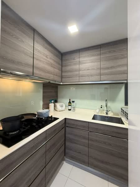 Coco Palms, 21 Pasir Ris Grove, 3 Bedrooms, 904 sqft, Condominium For Rent, by Roy Chong, 500221885 - Kitchen - PropertyGuru.com.sg
