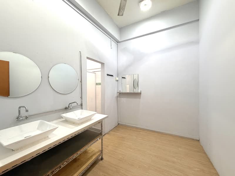King George's Building, 320-352 King George's Avenue, 1,600 sqft, Light Industrial (B1) For Rent, by Venelyn Ong, 500221890 - Bathroom - CommercialGuru.com.sg