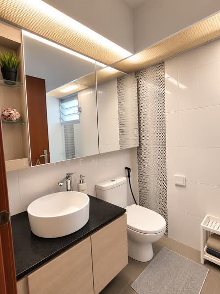 165B Yung Kuang Court, 165B Yung Kuang Road, 3 Bedrooms, 1,001 sqft, HDB Flat For Sale, by Lawrence Quek, 500221904 - Bathroom - PropertyGuru.com.sg