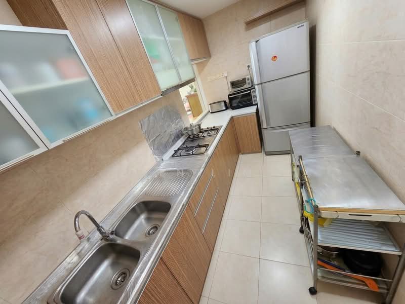 The Lakeshore, 33 Jurong West Street 41, 3 Bedrooms, 926 sqft, Condominium For Sale, by Ben Lim, 500221931 - Kitchen - PropertyGuru.com.sg