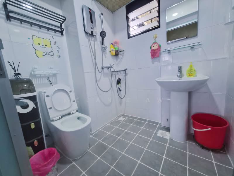 196A Boon Lay Fields, 196A Boon Lay Drive, Room Rental, 107 sqft, HDB Flat For Rent, by Melanie Aw, 500221945 - Bathroom - PropertyGuru.com.sg
