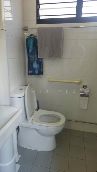 181 Ang Mo Kio Avenue 5, 181 Ang Mo Kio Avenue 5, 2 Bedrooms, 883 sqft, HDB Flat For Sale, by James Yeo, 500221995 - Bathroom - PropertyGuru.com.sg
