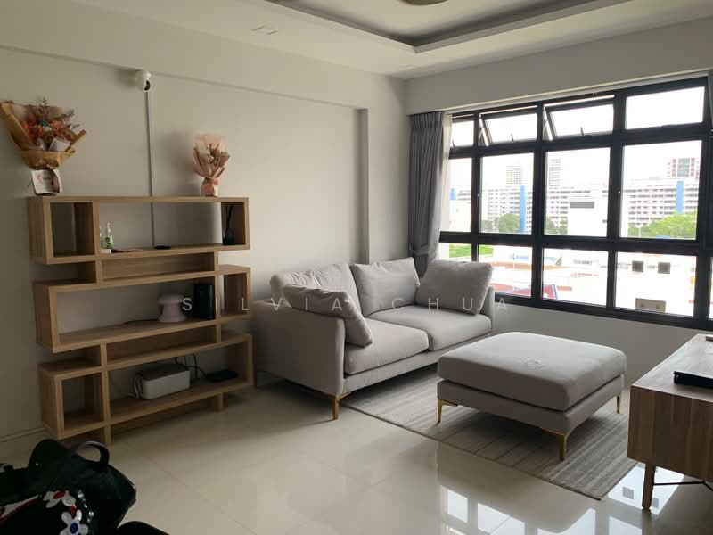 220B Bedok Central, 220B Bedok Central, 3 Bedrooms, 925 sqft, HDB Flat For Sale, by Silvia Chua, 500222025 - Living Room - PropertyGuru.com.sg