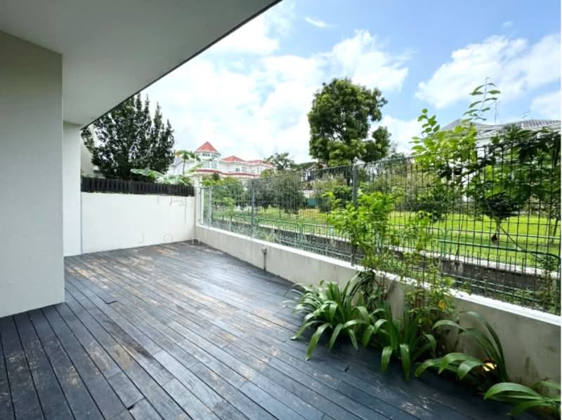 Coronation Road West, Coronation Road West, Tanglin / Holland / Bukit Timah, 10+ Bedrooms, 15,658 sqft, Detached House For Sale, by Johanna Tay, 500222052 - Yard with Decking - PropertyGuru.com.sg