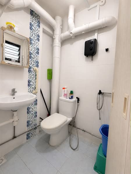 767 Yishun Avenue 3, 767 Yishun Avenue 3, 2 Bedrooms, 689 sqft, HDB Flat For Sale, by Samuel Sim, 500222053 - Bathroom - PropertyGuru.com.sg