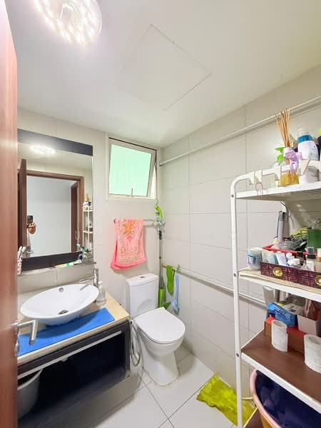 1 Canberra, 9 Canberra Drive, 3 Bedrooms, 1,023 sqft, Executive Condominium For Sale, by James Yeo, 500222058 - Bathroom - PropertyGuru.com.sg