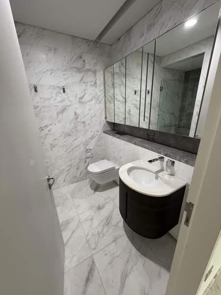 DUO Residences, 1 Fraser Street, 2 Bedrooms, 1,001 sqft, Apartment For Sale, by Royston Kwek, 500222080 - Bathroom - PropertyGuru.com.sg