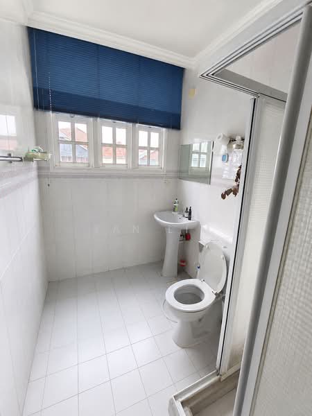 Rare Freehold 3-Storey Commercial-Cum-Residential Building, , 8 Bedrooms, 8,500 sqft, Shophouse For Sale, by Yan Lim, 500222085 - Bathroom - PropertyGuru.com.sg