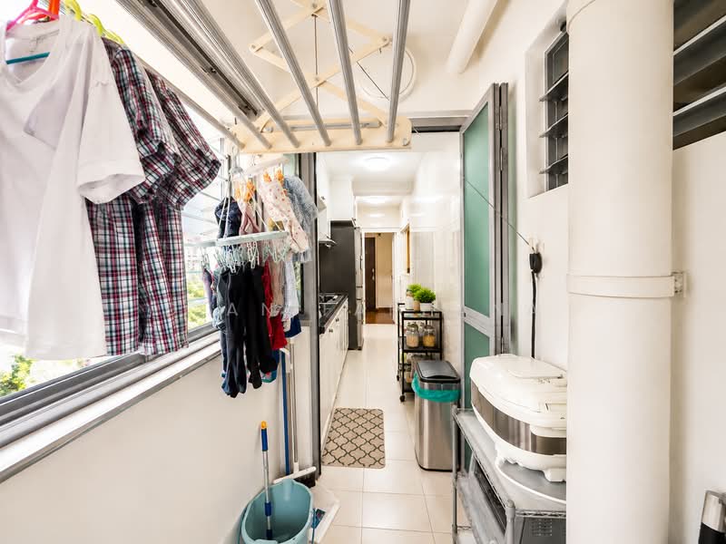 271C Punggol Walk, 271C Punggol Walk, 3 Bedrooms, 1,001 sqft, HDB Flat For Sale, by Dian Farhana, 500222090 - Corridor - PropertyGuru.com.sg
