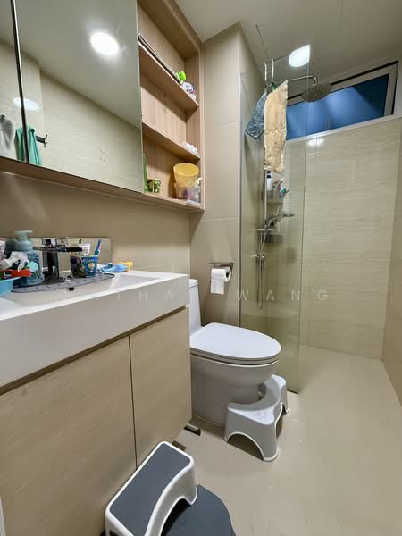Waterview, 95 Tampines Avenue 1, 2 Bedrooms, 980 sqft, Condominium For Sale, by Nathan Wang, 500222094 - Bathroom - PropertyGuru.com.sg