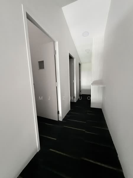 Icon @ Pasir Panjang, 218 Pasir Panjang Road, 1,076 sqft, Office For Sale, by MJ Zhuo, 500222112 - Corridor - CommercialGuru.com.sg