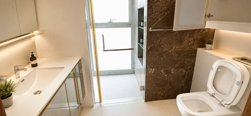 76 Shenton, 76 Shenton Way, 2 Bedrooms, 969 sqft, Apartment For Sale, by James Kwie, 500222115 - Bathroom - PropertyGuru.com.sg