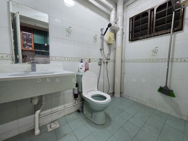 542 Woodlands Drive 16, 542 Woodlands Drive 16, 3 Bedrooms, 1,087 sqft, HDB Flat For Sale, by Ong Boon Seng, 500222128 - Bathroom - PropertyGuru.com.sg