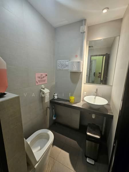 Liang Seah Street, Liang Seah Street / Bugis / Middle Road, Beach Road / Bugis / Rochor, 600 sqft, Food & Beverage For Rent, by Valerie Tan, 500222151 - Bathroom - CommercialGuru.com.sg