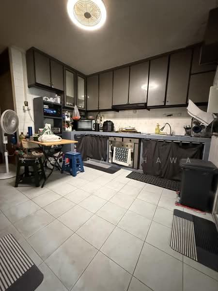 719 Pasir Ris Street 72, 719 Pasir Ris Street 72, 3 Bedrooms, 1,367 sqft, HDB Flat For Sale, by Kash Randhawa, 500222152 - Kitchen - PropertyGuru.com.sg