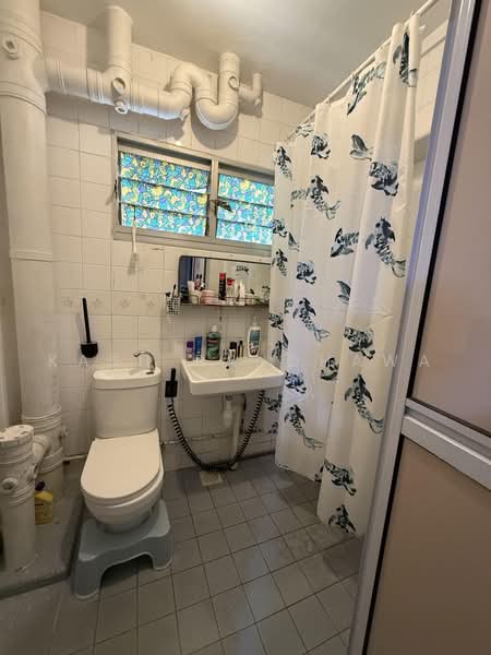 719 Pasir Ris Street 72, 719 Pasir Ris Street 72, 3 Bedrooms, 1,367 sqft, HDB Flat For Sale, by Kash Randhawa, 500222152 - Bathroom - PropertyGuru.com.sg