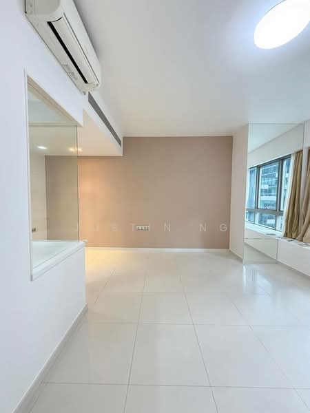 One Shenton, 1 Shenton Way, 1 Bedroom, 592 sqft, Condominium For Sale, by Justin Ng, 500222163 - Living Room - PropertyGuru.com.sg