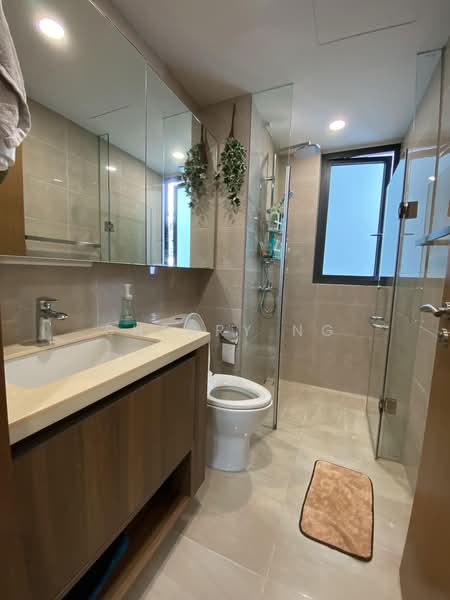 Kingsford Waterbay, 84 Upper Serangoon View, 3 Bedrooms, 883 sqft, Condominium For Sale, by Sherry Ng, 500222167 - Bathroom - PropertyGuru.com.sg