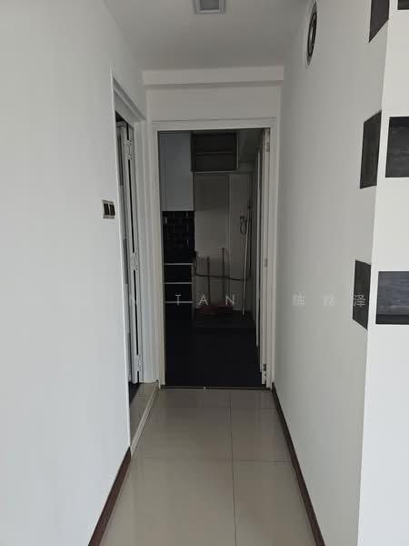 408B Fernvale Road, 408B Fernvale Road, 2 Bedrooms, 1,023 sqft, HDB Flat For Rent, by Alvin Tan 陈铭泽, 500222168 - Corridor - PropertyGuru.com.sg