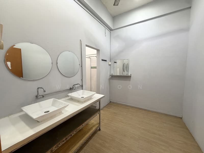King George Avenue, , 1,625 sqft, Office For Rent, by WeiPin Oon, 500222171 - Bathroom - CommercialGuru.com.sg