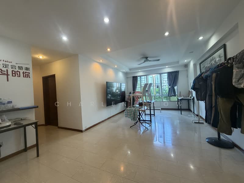 Northoaks, 28 Woodlands Cresent, 3 Bedrooms, 1,249 sqft, Condominium For Sale, by Charlene Low, 500222175 - Living Room - PropertyGuru.com.sg