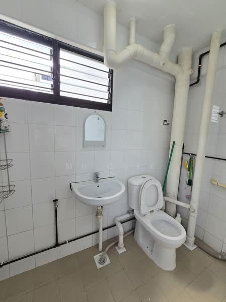 149 Yishun Street 11, 149 Yishun Street 11, Room Rental, 140 sqft, HDB Flat For Rent, by MH Quek, 500222181 - Bathroom - PropertyGuru.com.sg