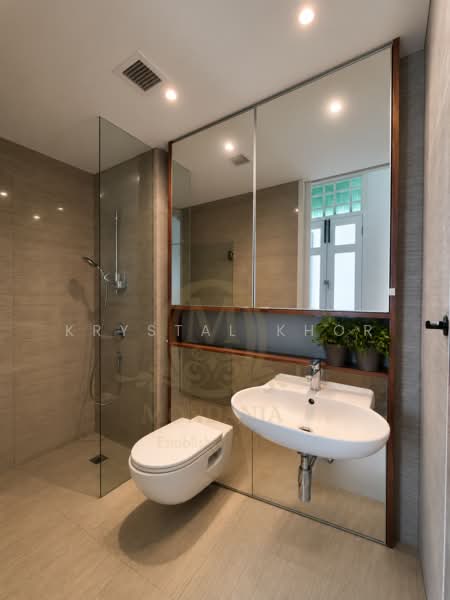 Designer White & Grey Themed Shophouse with a Rare Outdoor Terrace, Gemmill Lane Amoy Street Telok Ayer Street, 1,300 sqft, Office For Rent, by Krystal Khor, 500222184 - Bathroom - CommercialGuru.com.sg