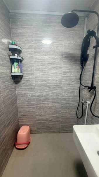 881 Woodlands Street 82, 881 Woodlands Street 82, Room Rental, 150 sqft, HDB Flat For Rent, by Lin Wei-ling Melody, 500222203 - Bathroom - PropertyGuru.com.sg