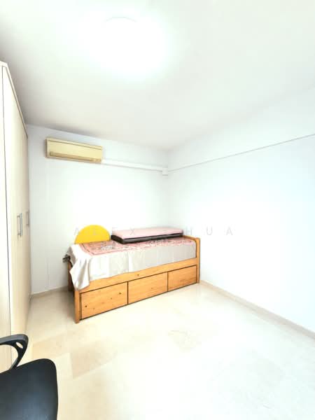 102 Bedok North Avenue 4, 102 Bedok North Avenue 4, Room Rental, 120 sqft, HDB Flat For Rent, by Alex Chua, 500222233 - Bedroom - PropertyGuru.com.sg