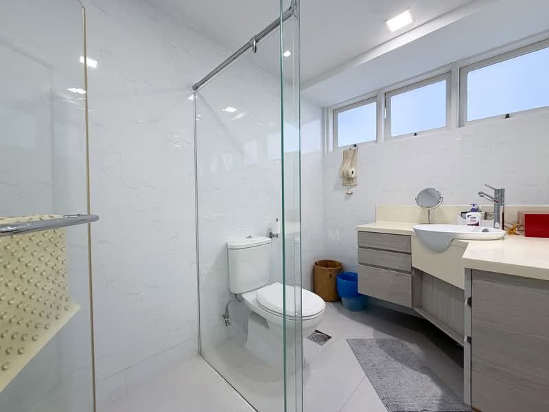 Serangoon Garden Estate, Cooling Close, 5 Bedrooms, 5,200 sqft, Corner Terrace For Sale, by Ian Lim, 500222259 - Bathroom - PropertyGuru.com.sg