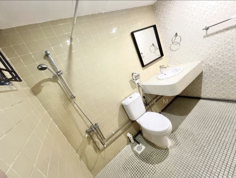 Laguna Park, Marine Parade Road, Room Rental, 200 sqft, Apartment For Rent, by Jeslynn Lim, 500222263 - Bathroom - PropertyGuru.com.sg