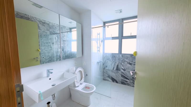 Eight Courtyards, 12A Canberra Drive, 2 Bedrooms, 872 sqft, Condominium For Sale, by Lucas Tan, 500222281 - Bathroom - PropertyGuru.com.sg