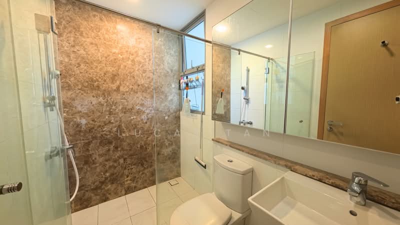 Eight Courtyards, 12A Canberra Drive, 2 Bedrooms, 872 sqft, Condominium For Sale, by Lucas Tan, 500222281 - Bathroom - PropertyGuru.com.sg