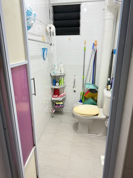 719 Yishun Street 71, 719 Yishun Street 71, Room Rental, 100 sqft, HDB Flat For Rent, by Shermaine Koh, 500222293 - Bathroom - PropertyGuru.com.sg