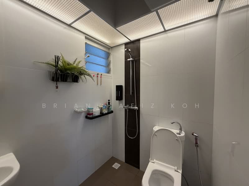 42A Margaret Drive, 42A Margaret Drive, 2 Bedrooms, 678 sqft, HDB Flat For Sale, by Brian Hafiz Koh, 500222310 - Bathroom - PropertyGuru.com.sg