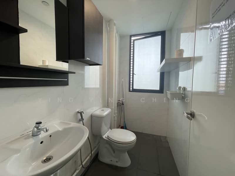 Trivex, 8 Burn Road, 1,722 sqft, Light Industrial (B1) For Sale, by Ying Ying Cheng, 500222328 - Bathroom - CommercialGuru.com.sg