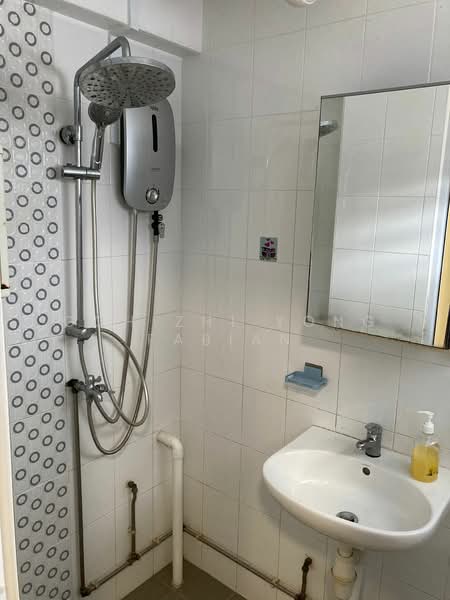 714 Clementi West Street 2, 714 Clementi West Street 2, Room Rental, 50 sqft, HDB Flat For Rent, by Goh Zhi Yong Fabian, 500222348 - Bathroom - PropertyGuru.com.sg