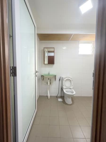453A Bukit Batok West Avenue 6, 453A Bukit Batok West Avenue 6, 3 Bedrooms, 1,238 sqft, HDB Flat For Sale, by Zong Han, 500222351 - Bathroom - PropertyGuru.com.sg