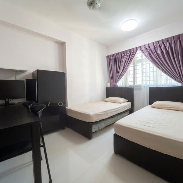 453A Bukit Batok West Avenue 6, 453A Bukit Batok West Avenue 6, 3 Bedrooms, 1,238 sqft, HDB Flat For Sale, by Zong Han, 500222351 - Bedroom - PropertyGuru.com.sg