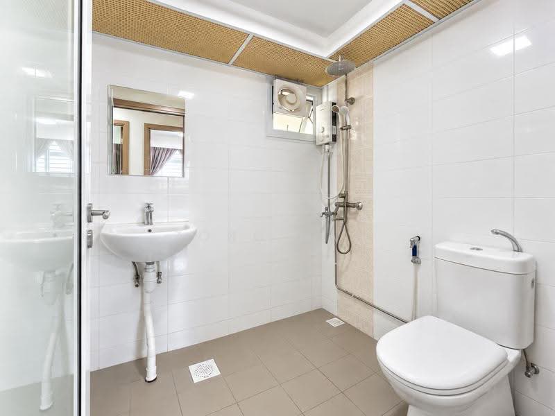 453A Bukit Batok West Avenue 6, 453A 453A, Dairy Farm / Bukit Panjang / Choa Chu Kang, 3 Bedrooms, 1,238 sqft, HDB Flat For Sale, by Zong Han, 500222351 - Bathroom - PropertyGuru.com.sg