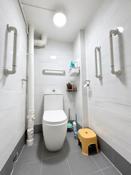 91 Lorong 3 Toa Payoh, 91 Lorong 3 Toa Payoh, 2 Bedrooms, 732 sqft, HDB Flat For Sale, by Tricia Arifin, 500222355 - Bathroom - PropertyGuru.com.sg