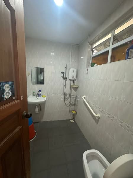 Tai Keng Gardens, Tai Keng Gardens, 4 Bedrooms, 2,700 sqft, Terraced House For Rent, by Darwin Zheng Jie, 500222364 - Bathroom - PropertyGuru.com.sg