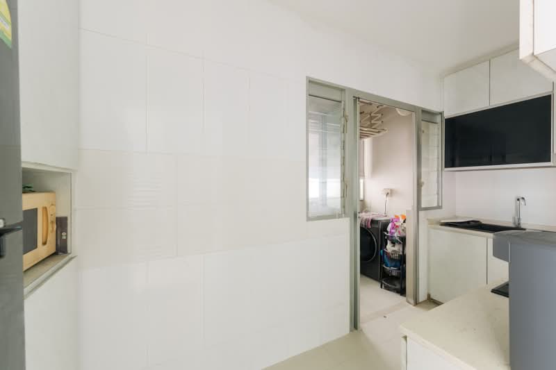 438C Bukit Batok West Avenue 8, 438C Bukit Batok West Avenue 8, 2 Bedrooms, 731 sqft, HDB Flat For Sale, by Alyssa Chow, 500222372 - Kitchen - PropertyGuru.com.sg