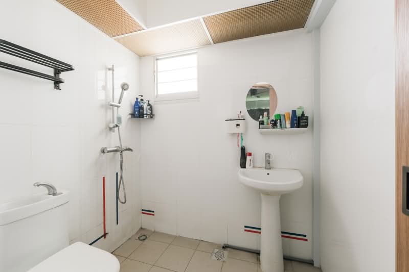 438C Bukit Batok West Avenue 8, 438C Bukit Batok West Avenue 8, 2 Bedrooms, 731 sqft, HDB Flat For Sale, by Alyssa Chow, 500222372 - Bathroom - PropertyGuru.com.sg