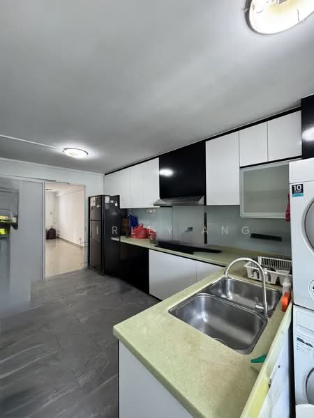 360 Bukit Batok Street 31, 360 Bukit Batok Street 31, 2 Bedrooms, 732 sqft, HDB Flat For Sale, by Shirley Ang, 500222374 - Kitchen - PropertyGuru.com.sg