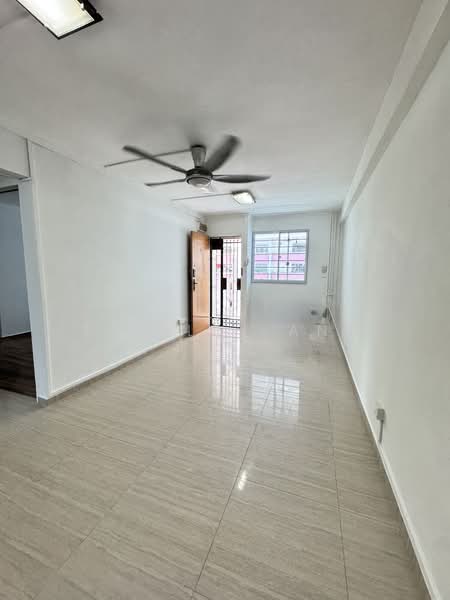 360 Bukit Batok Street 31, 360 Bukit Batok Street 31, 2 Bedrooms, 732 sqft, HDB Flat For Sale, by Shirley Ang, 500222374 - Living Room - PropertyGuru.com.sg