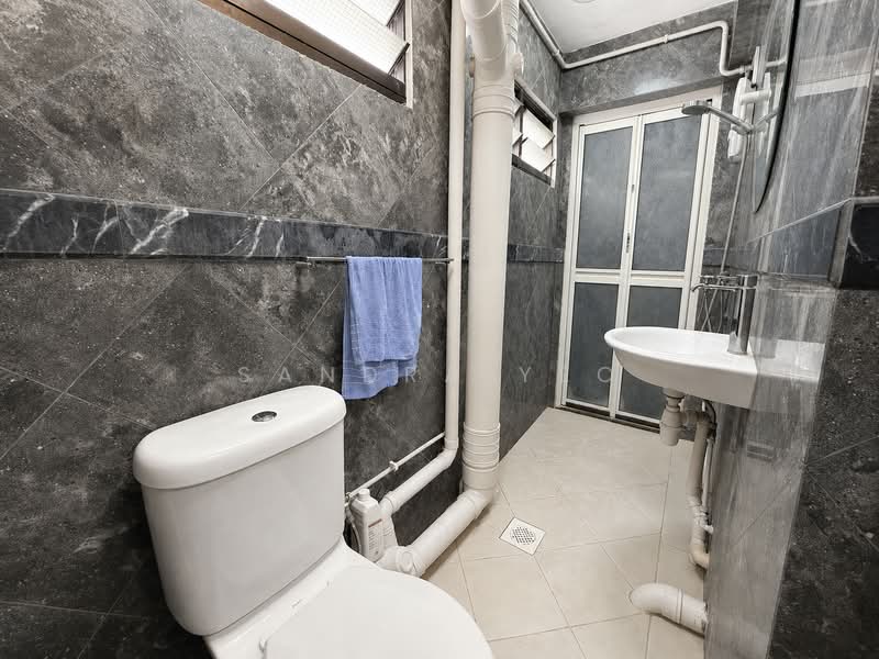 Prime Holland Drive | 3-Bedroom HDB | Near Holland Village MRT, Holland Drive, 3 Bedrooms, 635 sqft, HDB Flat For Rent, by Sandra Yeo, 500222387 - Bathroom - PropertyGuru.com.sg