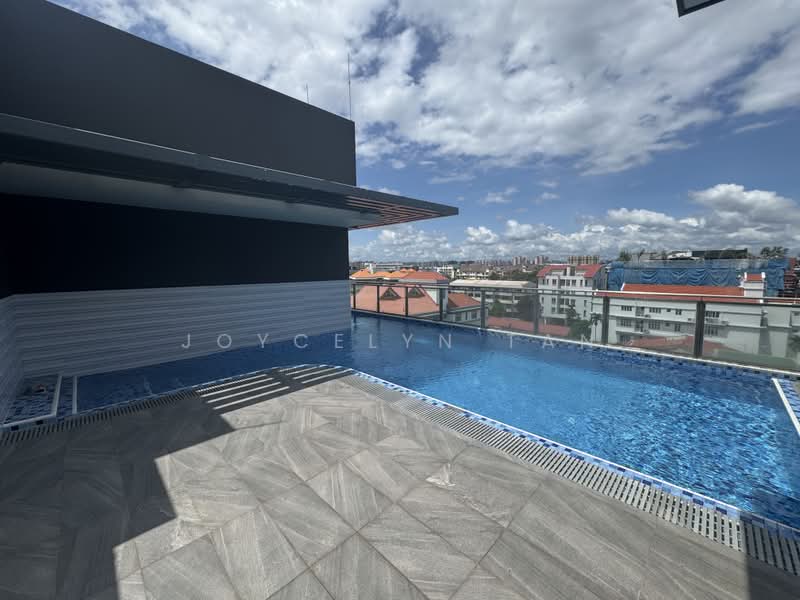 Sundance Vista, 111 Koon Seng Road, 1 Bedroom, 487 sqft, Condominium For Rent, by Joycelyn Tan, 500222404 - Roof Top Pool with Jacuzzi - PropertyGuru.com.sg